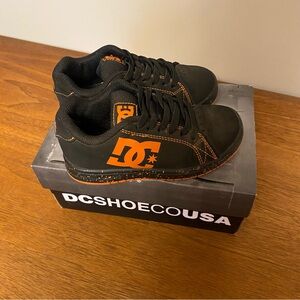 DC Kids Gaveler Elastic Black Skate Sneakers with Bright Orange